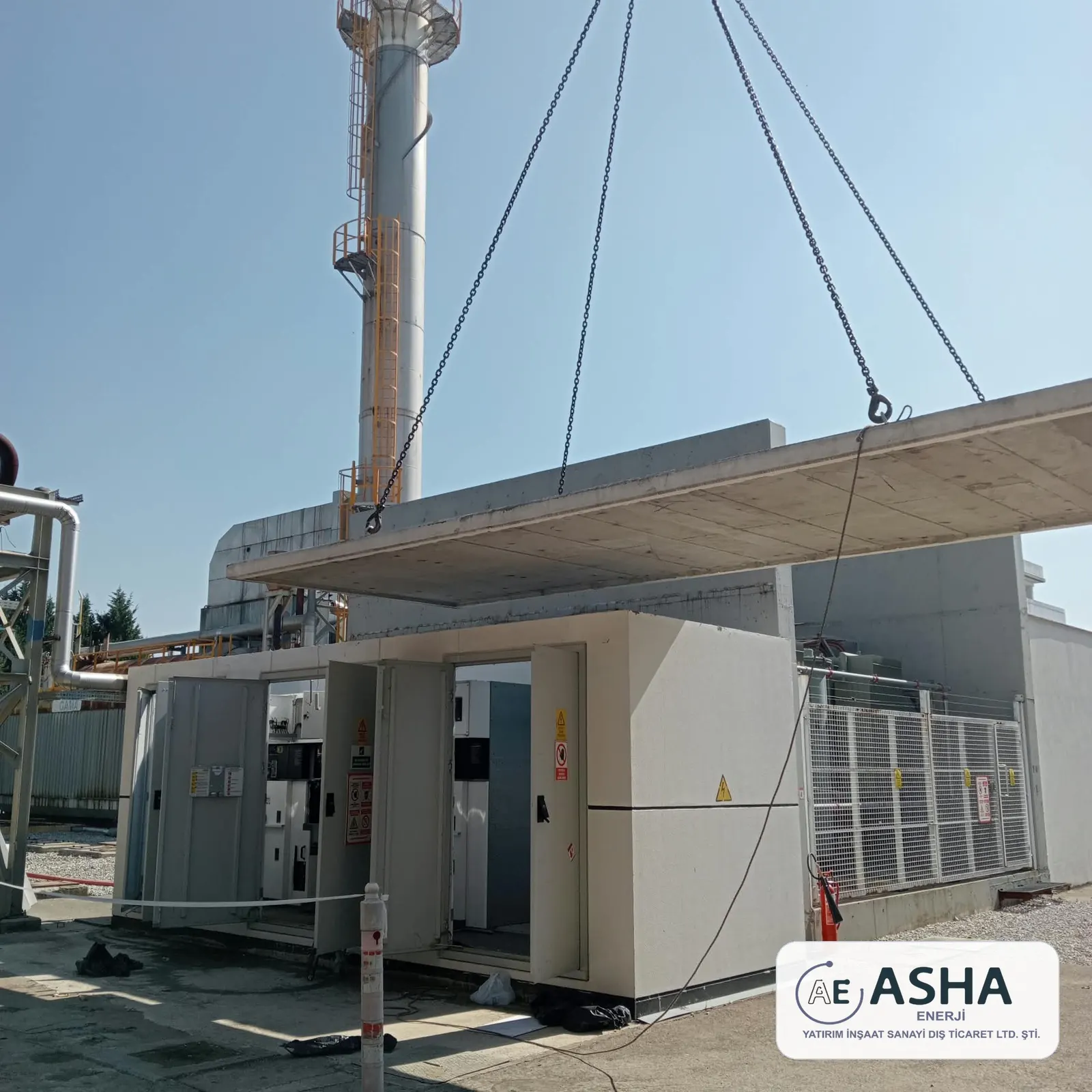 Kocaeli doğalgaz çevrim santralinde Schneider hücre binası ve vinç hazırlığı